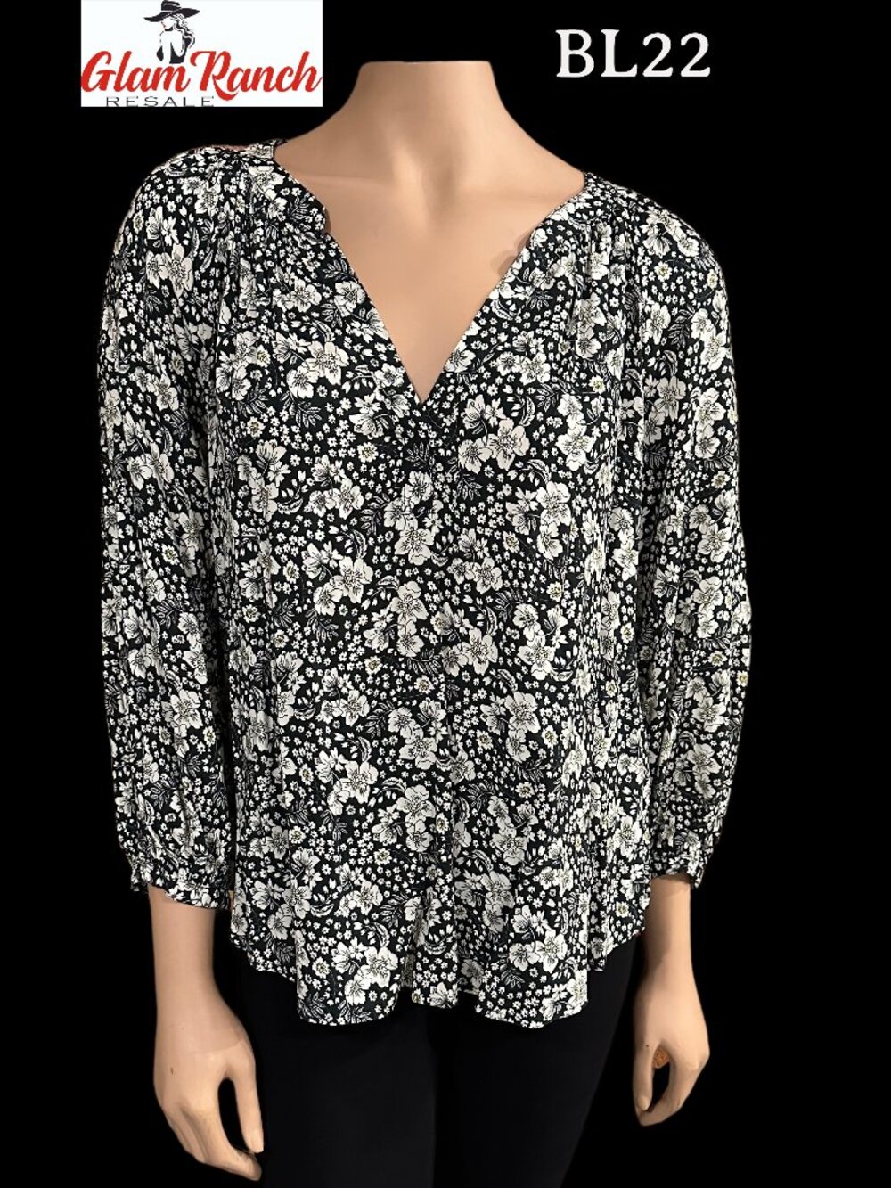 NWT Velvet by Graham & Spencer Blouse 3/4 Sleeve Size Medium